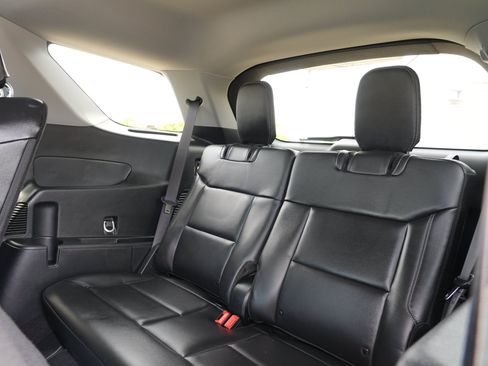 Used 2023 Ford Explorer XLT w/ Equipment Group 202A AWD/4WD image 30
