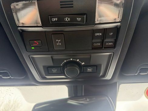 Used 2022 Toyota Tacoma TRD Off-Road w/ TRD Premium Off Road Package AWD/4WD image 25