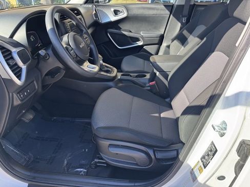 Certified 2023 Kia Soul LX image 16