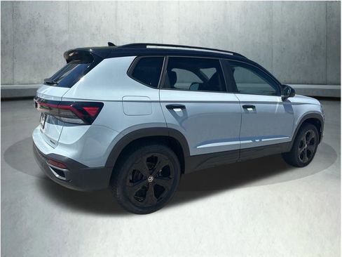 New 2026 Volkswagen Taos SE AWD/4WD image 5