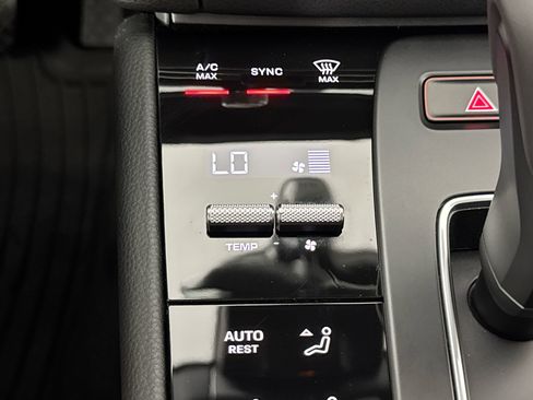 Certified 2025 Porsche Macan image 20