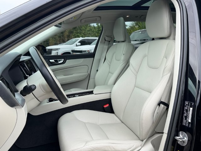 Used 2023 Volvo XC60 B5 Core w/ Climate Package FWD image 9