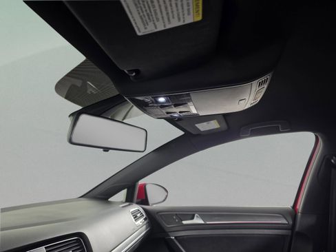 Used 2020 Volkswagen Golf S image 13