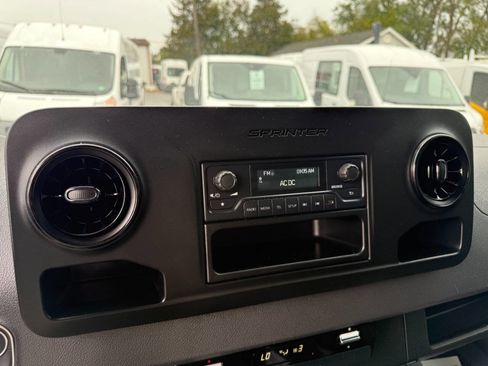 Used 2022 Mercedes-Benz Sprinter 2500 image 7