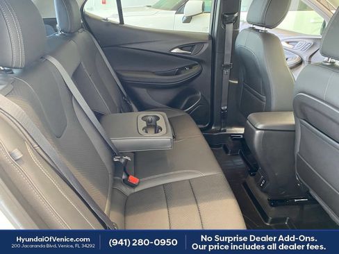 Used 2022 Buick Encore GX Essence w/ Experience Buick Package FWD image 31