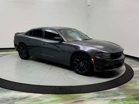 Used 2022 Dodge Charger SXT w/ Blacktop Package RWD image 3