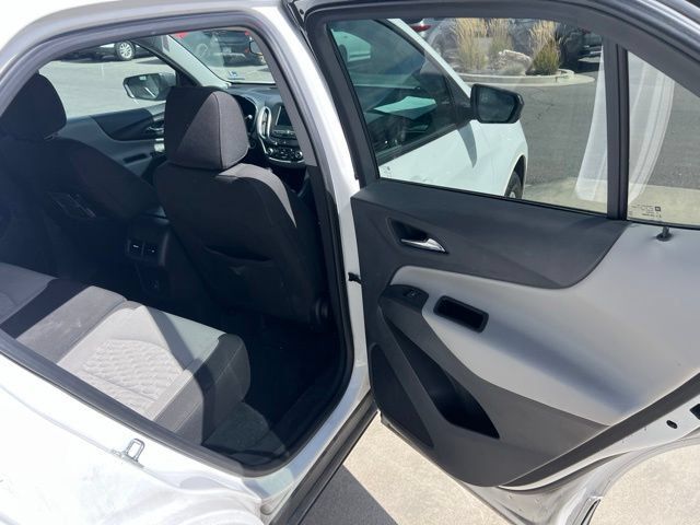 Used 2021 Chevrolet Equinox LS w/ LS Convenience Package FWD image 24