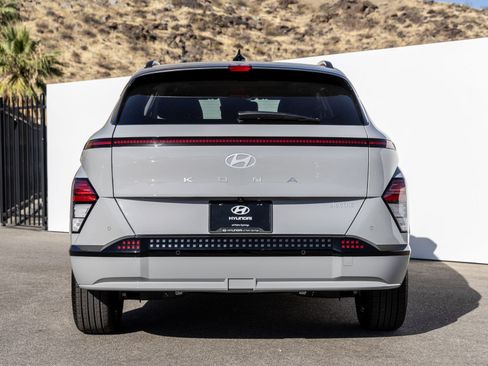 Used 2024 Hyundai Kona Limited FWD image 12