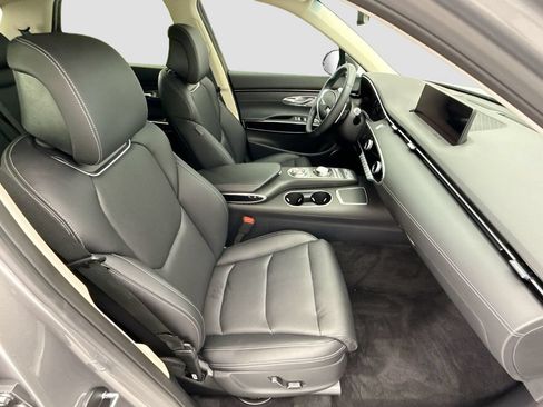 Used 2025 Genesis GV70 2.5T AWD/4WD image 19