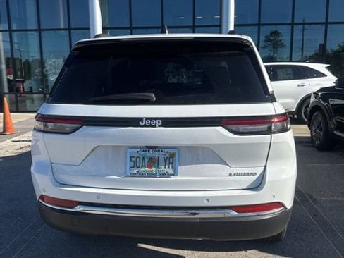 Used 2025 Jeep Grand Cherokee Laredo X image 3