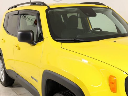 Used 2023 Jeep Renegade Latitude w/ Premium Group image 38