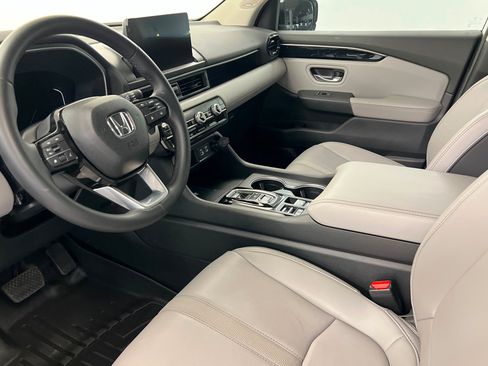 Used 2025 Honda Pilot Touring image 16