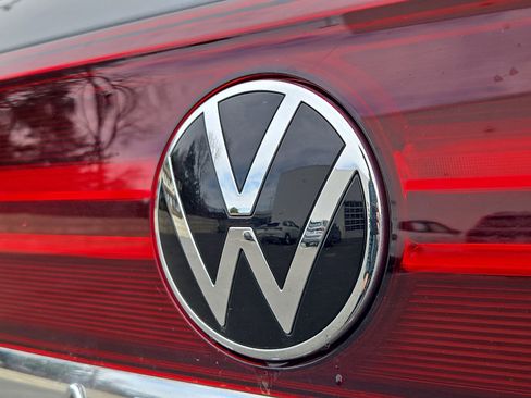 Used 2024 Volkswagen Atlas Cross Sport SE image 28