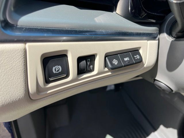 Used 2023 Cadillac XT5 Premium Luxury w/ Technology Package FWD image 18