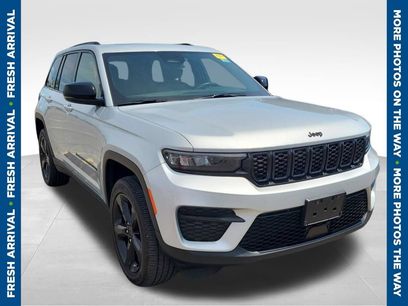Used 2023 Jeep Grand Cherokee Altitude