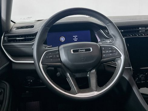 Used 2023 Jeep Grand Cherokee Limited w/ Luxury Tech Group II image 18