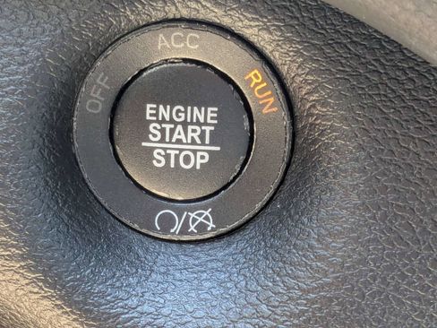 Used 2019 Jeep Cherokee Limited FWD image 32