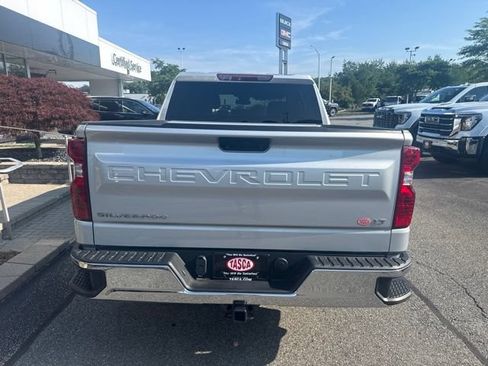 Used 2022 Chevrolet Silverado 1500 LT AWD/4WD image 6