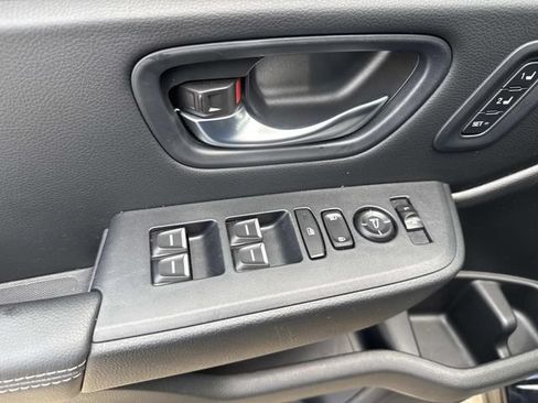 Certified 2025 Honda Pilot Touring image 8