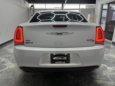 Used 2018 Chrysler 300 S image 4
