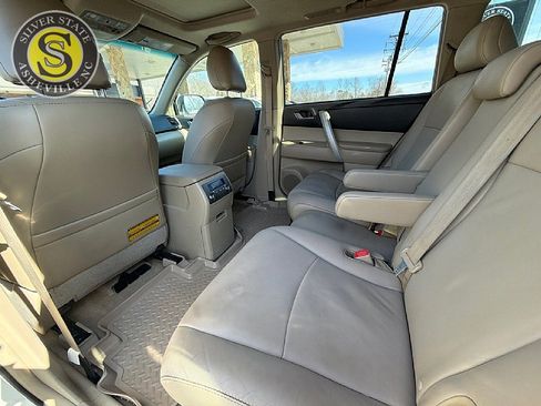 Used 2010 Toyota Highlander SE image 13