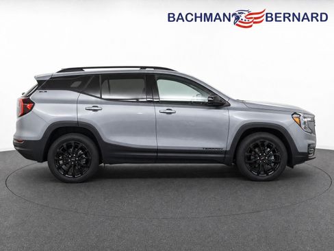 Used 2023 GMC Terrain SLE w/ Elevation Edition AWD/4WD image 8