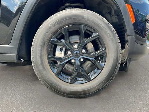 Certified 2025 Jeep Grand Cherokee Altitude image 29