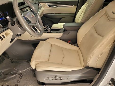 Used 2017 Cadillac XT5 Luxury w/ Driver Awareness Package image 17