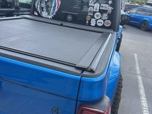 Used 2023 Jeep Gladiator Willys image 12