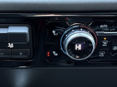 Used 2025 GMC Sierra 1500 Elevation w/ Elevation Premium Package image 17