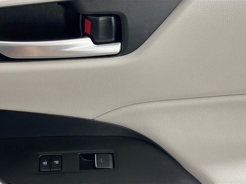 Used 2025 Toyota RAV4 XLE w/ Convenience Package FWD image 31
