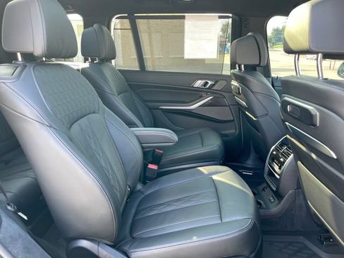 Used 2025 BMW X7 M60i AWD/4WD image 73