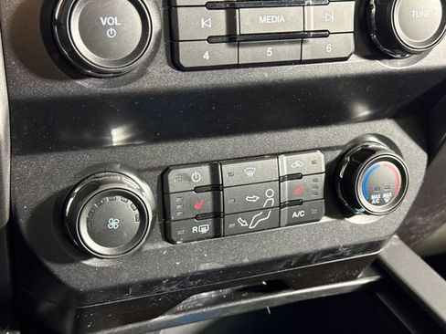 Certified 2022 Ford F250 XLT w/ XLT Premium Package AWD/4WD image 39