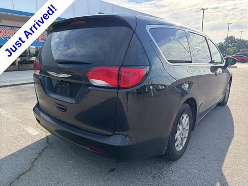 Used 2023 Chrysler Voyager LX FWD image 4