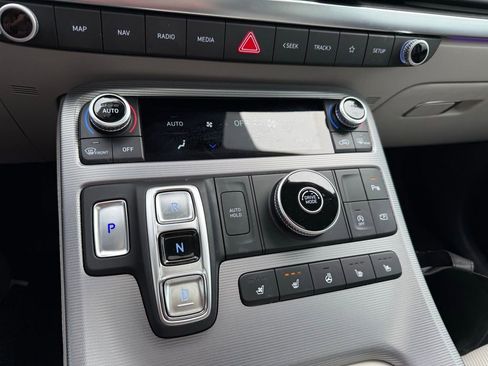 Used 2024 Hyundai Palisade Calligraphy image 17