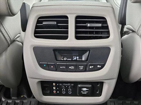 Used 2018 Honda Pilot Touring image 17