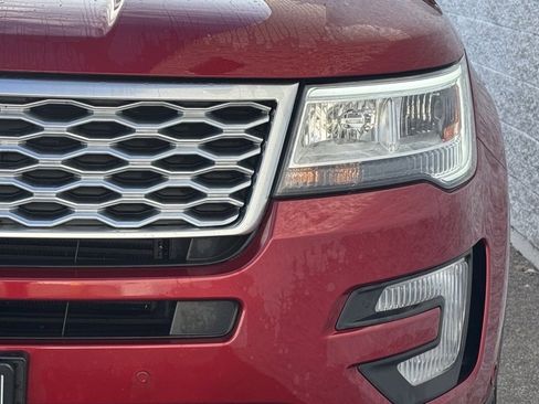 Used 2017 Ford Explorer Platinum image 3