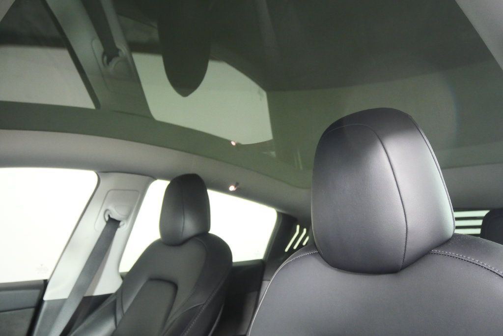 Used 2022 Tesla Model Y Performance AWD/4WD image 12