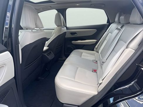 Used 2023 Nissan Ariya AWD image 20