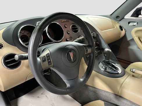 Used 2007 Pontiac Solstice Convertible w/ Premium Package RWD image 10