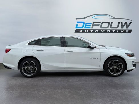 Used 2024 Chevrolet Malibu LT FWD image 2