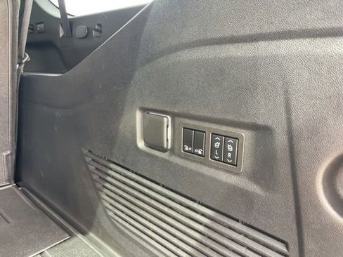 Used 2023 GMC Yukon XL SLT w/ SLT Luxury Package AWD/4WD image 42