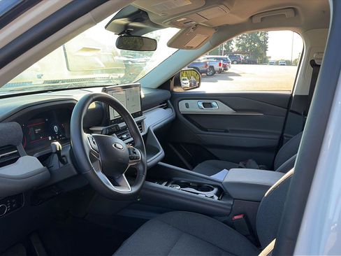 Used 2025 Ford Explorer Active RWD image 5