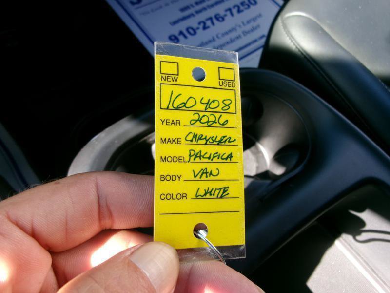 Used 2026 Chrysler Pacifica Select FWD image 3
