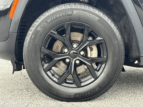 Used 2024 Jeep Grand Cherokee Altitude image 30