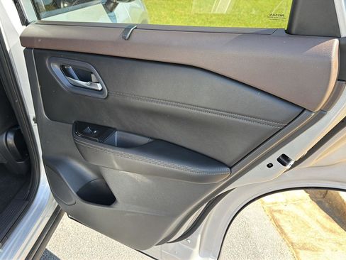 Used 2022 Nissan Rogue SV w/ SV Premium Package image 15