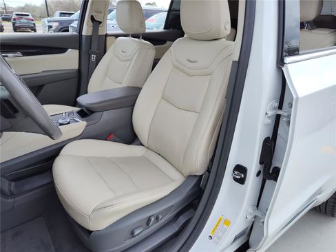 Used 2022 Cadillac XT6 Premium Luxury w/ Technology Package image 19