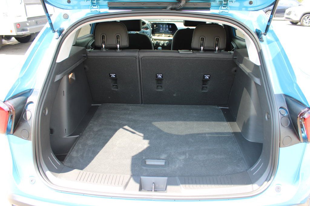Certified 2025 Chevrolet Trax LS FWD image 32