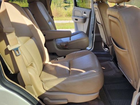 Used 2012 Cadillac Escalade Luxury image 28