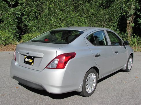 Used 2015 Nissan Versa S FWD image 4
